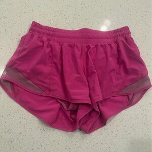 Lululemon Hotty Hot 2.5" Shorts Sonic Pink Size 6 Running Athletic